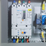 Disjoncteurs à boîtier moulé à quatre pôles Chint NM8N-1600H EN 1000A, 263127 – Image 3